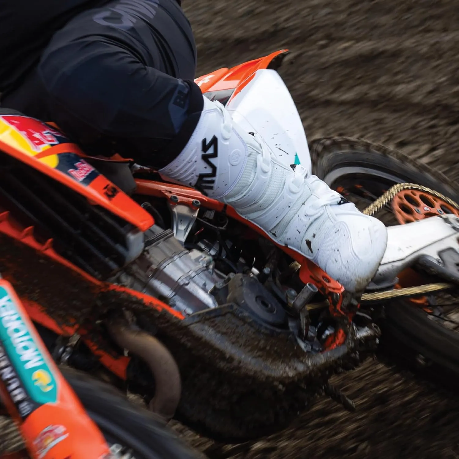 Atlas Brace Traction Mens Motocross Boots with Mud Gaiter, 4-Buckle Closure, & Memory Foam Padding for Use In: Enduro Racing, Powersports, & Motocross