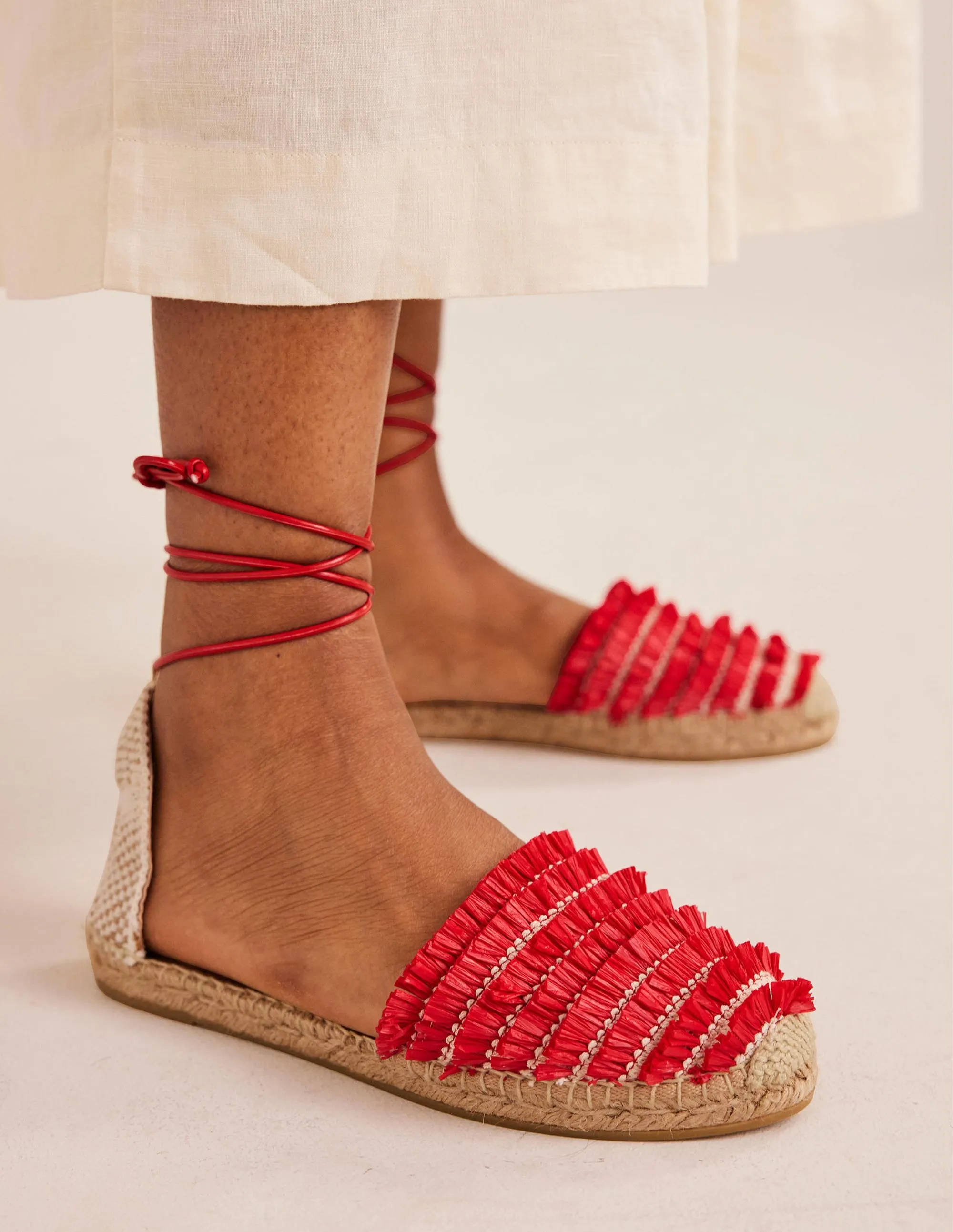 Flache Espadrilles mit Fransen-Zinnoberrot