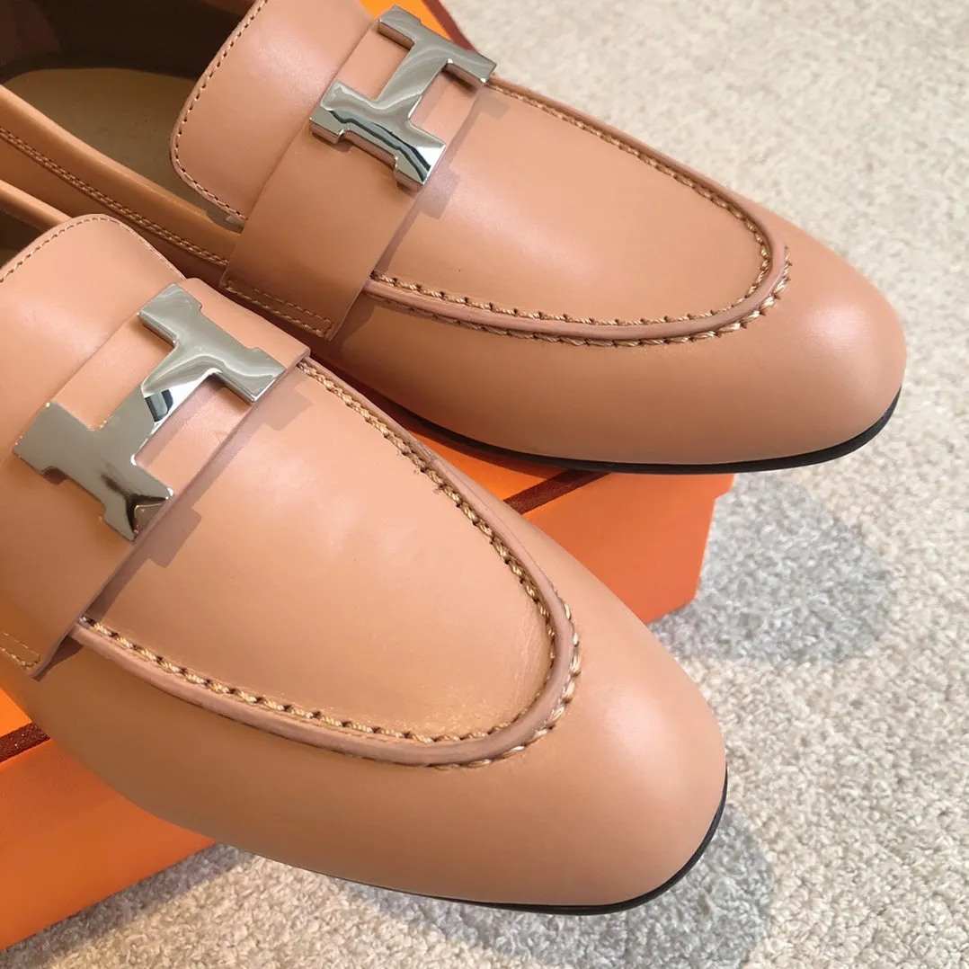 Paris Loafer Beige Perlino Calfskin With Silver Signature Buckle 509372