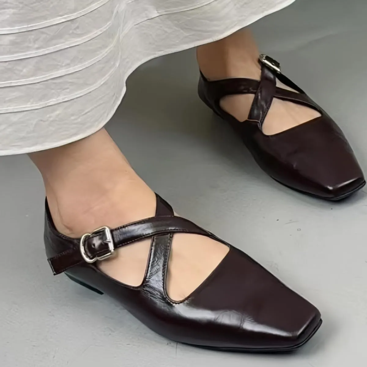 Retro Ballet Flats Shoes for Women with Metal Buckle Cross-Strap Genuine Leather Closed-Toe Mary Jane Shoes Dress Office Work Elegance Look
