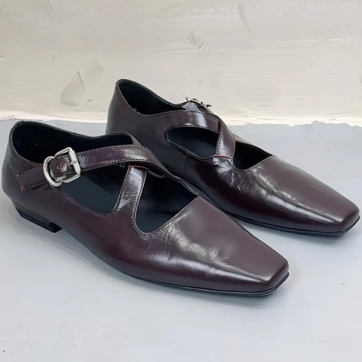 Retro Ballet Flats Shoes for Women with Metal Buckle Cross-Strap Genuine Leather Closed-Toe Mary Jane Shoes Dress Office Work Elegance Look
