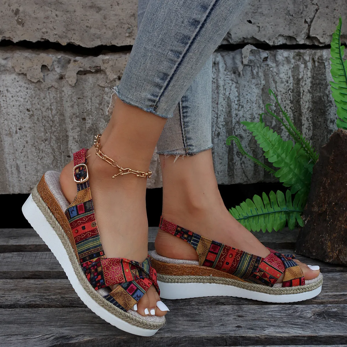 Stylish and supportive orthopedic summer footwear