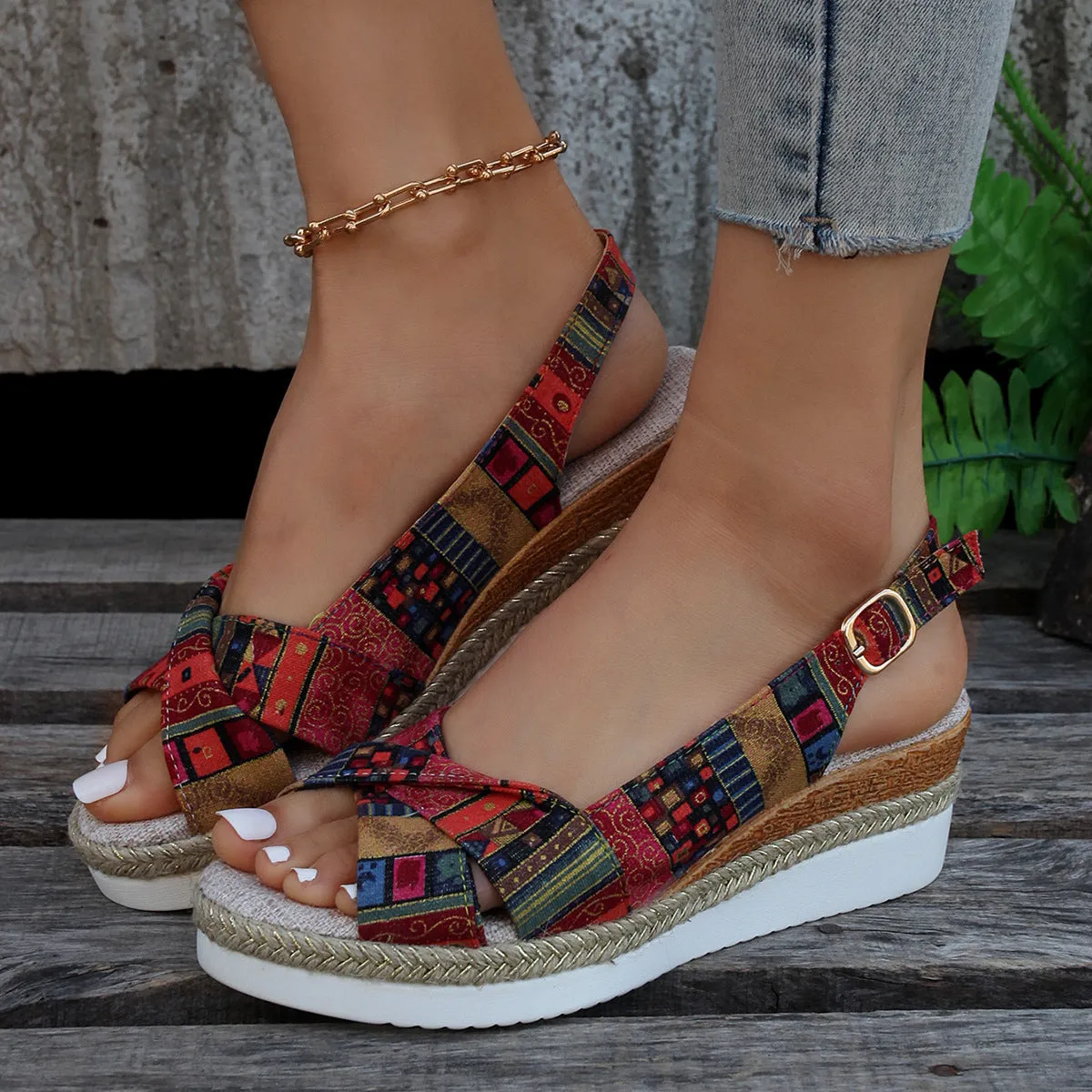 Stylish and supportive orthopedic summer footwear