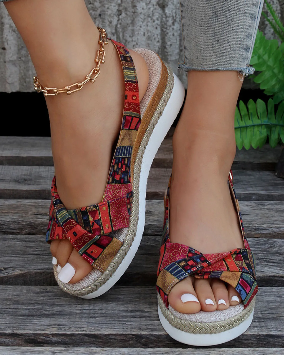 Stylish and supportive orthopedic summer footwear