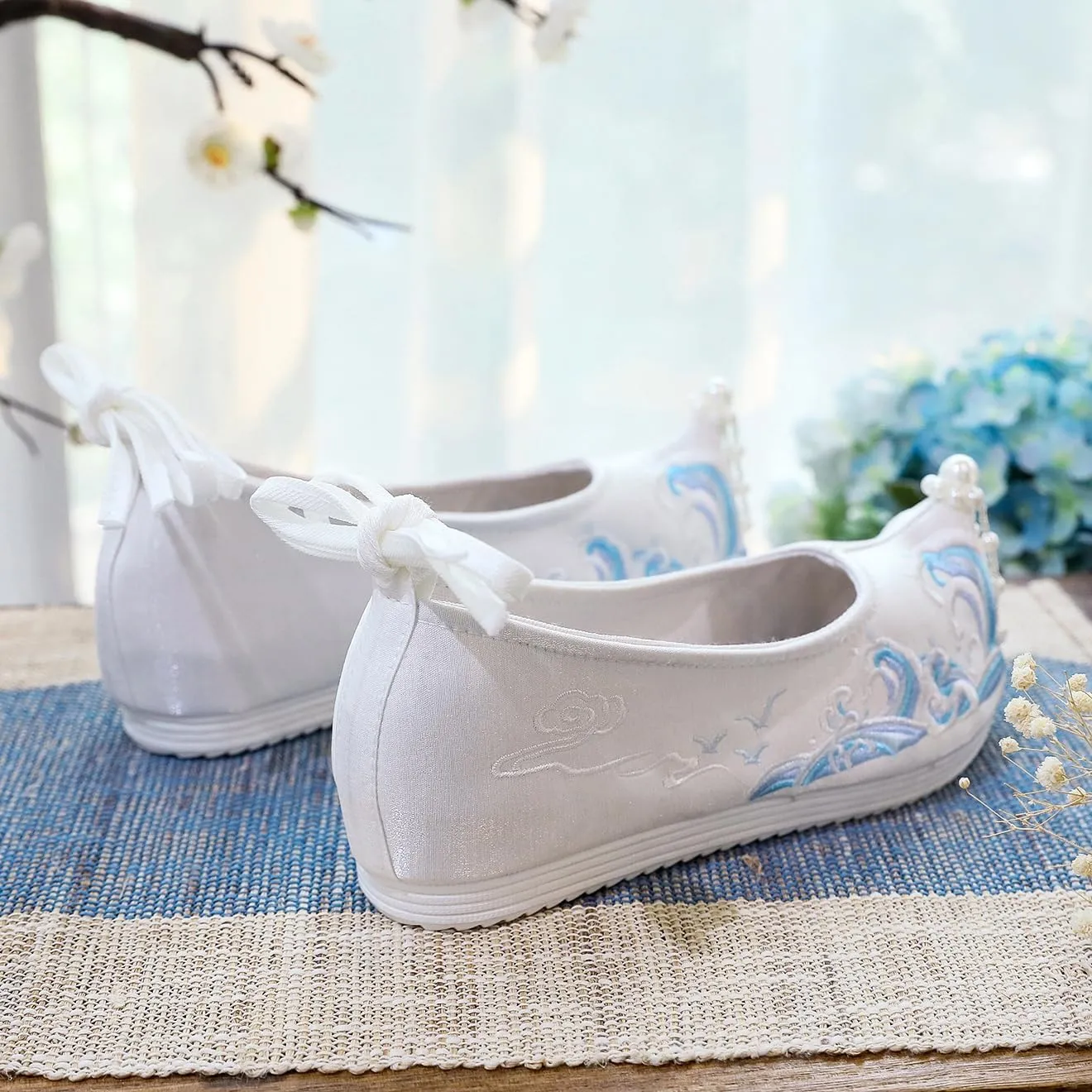 Women Chinese Style Shoes Silk Flats Vintage Pearl Mary Jane