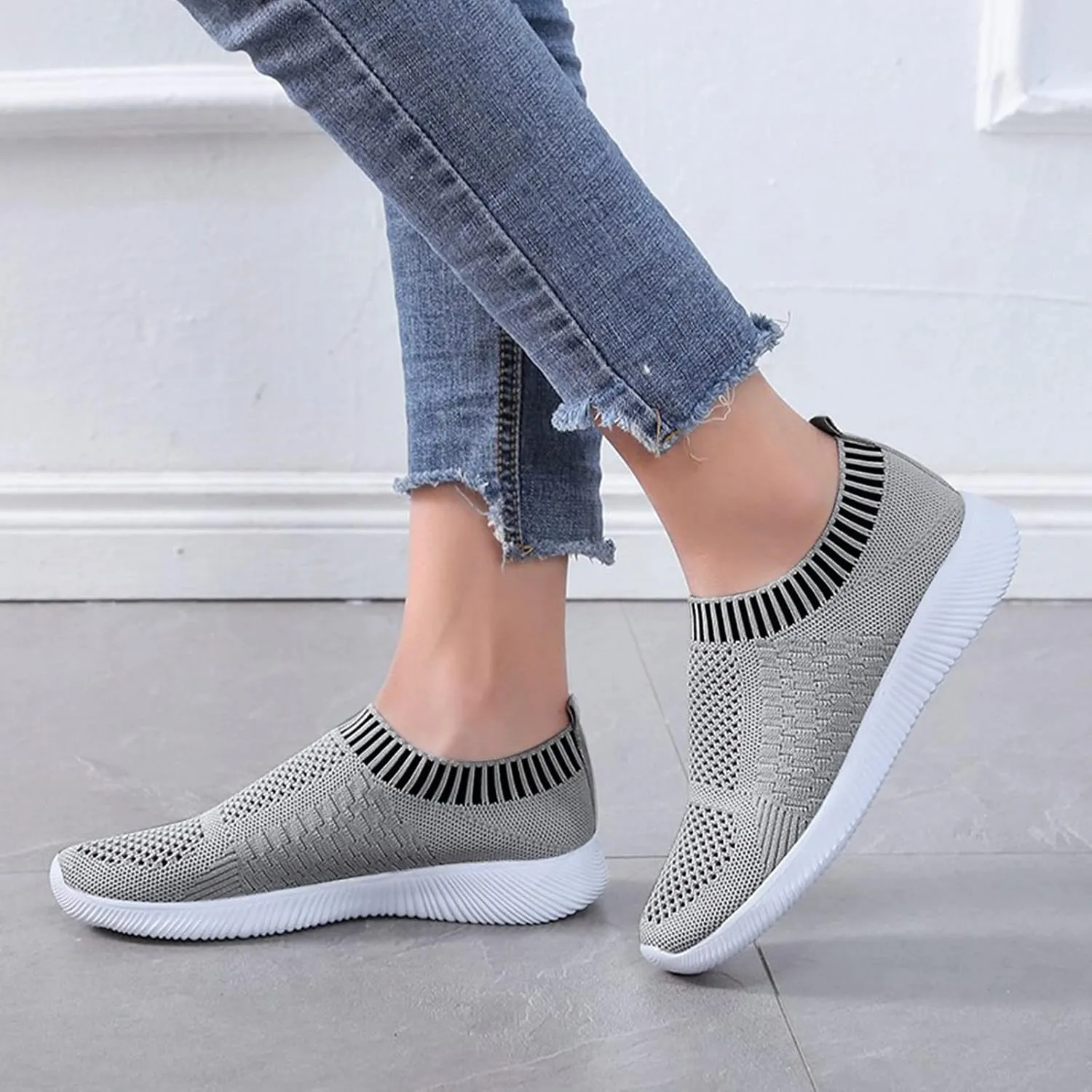 Women Slip On Sneakers Lightweight Walking Shoes Breathable Mesh Casual Comfortable Flats Non Slip Loafers