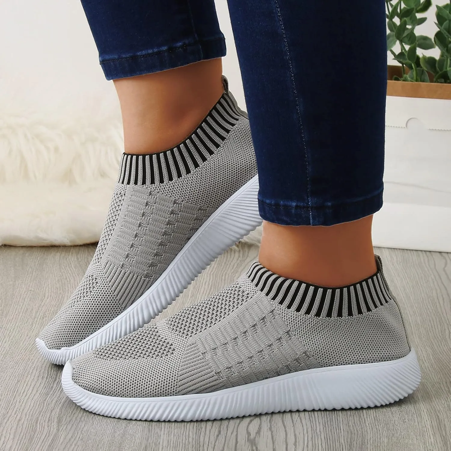 Women Slip On Sneakers Lightweight Walking Shoes Breathable Mesh Casual Comfortable Flats Non Slip Loafers
