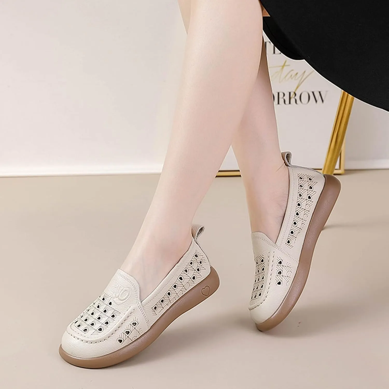 Women's Hollow Leather Soft Sole Loafers,Breathable Comfort Slip On Non-Slip Oxford Softsole Mom Walking Shoes Outdoor Moccasins Low Top Casual Sneakers